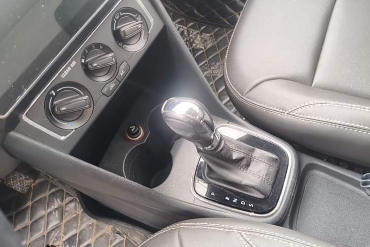 Used Volkswagen Polo 2016 1.6L Automatic Comfort Model Gear Lever