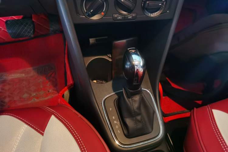 Used Volkswagen Polo 2016 1.4L Automatic Trendy Model Gear Lever