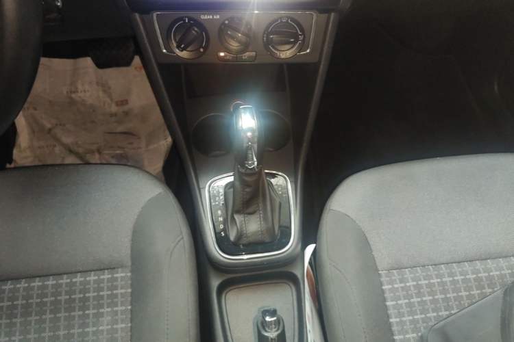 Used Volkswagen Polo 2016 1.6L Automatic Comfort Model Gear Lever