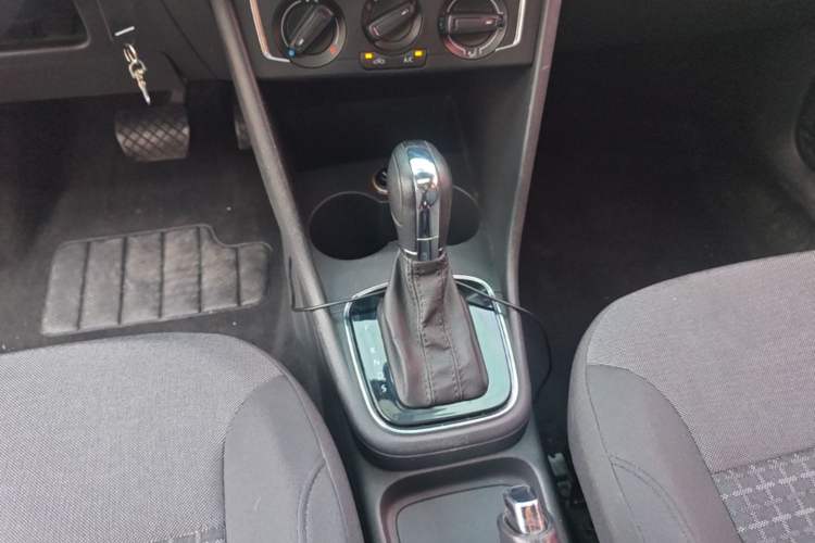 Used Volkswagen Polo 2016 1.6L Automatic Comfort Model Gear Lever