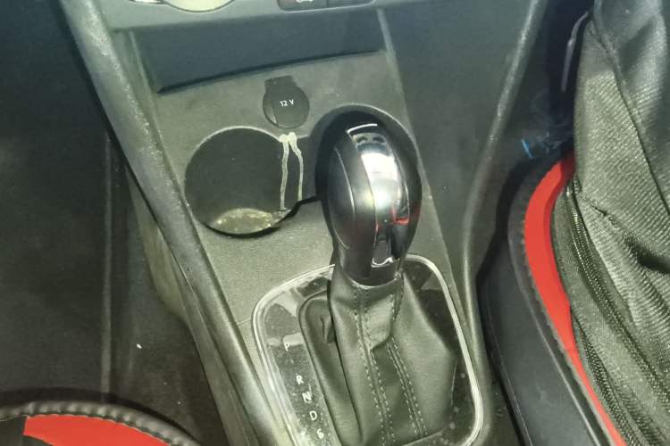 Used Volkswagen Polo 2016 1.4L Automatic Trendy Model Gear Lever