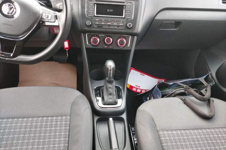 Used Volkswagen Polo 2016 1.6L Automatic Comfort Model Gear Lever