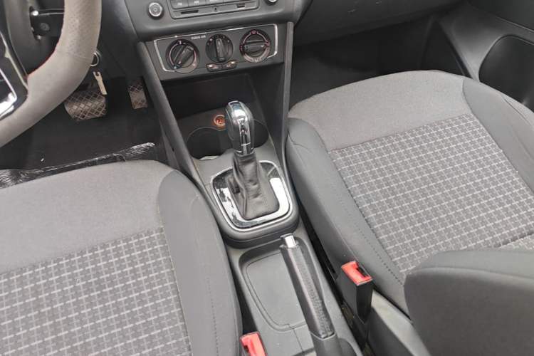 Used Volkswagen Polo 2016 1.6L Automatic Comfort Model Gear Lever