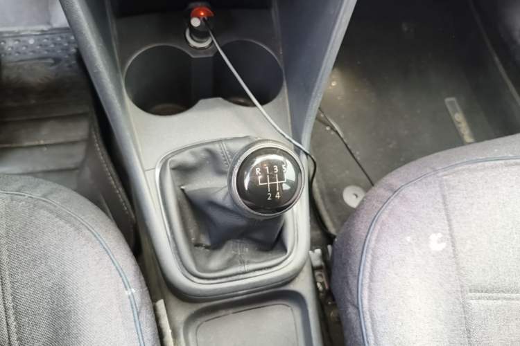 Used Volkswagen Polo 2016 1.4L Manual Fashion Model Gear Lever