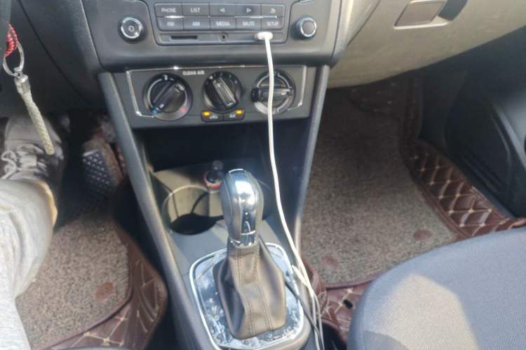 Used Volkswagen Polo 2016 1.6L Automatic Comfort Model Gear Lever