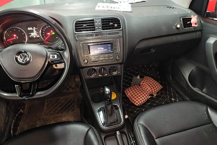 Used Volkswagen Polo 2016 1.6L Automatic Comfort Model Gear Lever