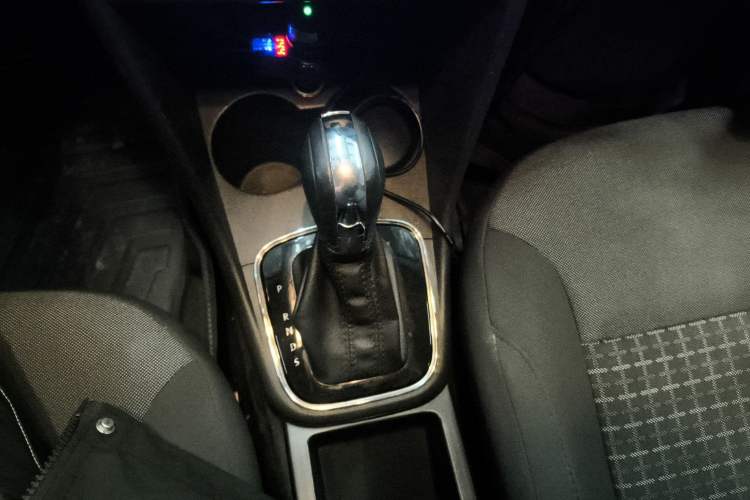 Used Volkswagen Polo 2016 1.6L Automatic Comfort Model Gear Lever