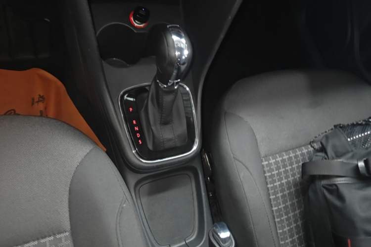 Used Volkswagen Polo 2016 1.6L Automatic Comfort Model Gear Lever