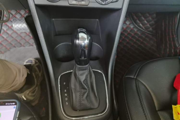 Used Volkswagen Polo 2016 1.4L Automatic Trendy Model Gear Lever