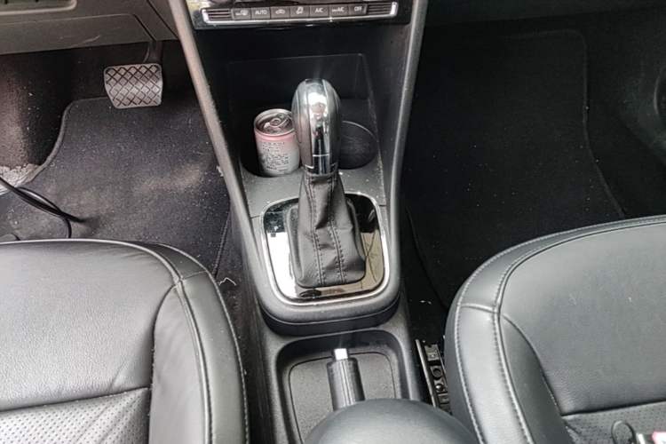 Used Volkswagen Polo 2016 1.6L Automatic Luxury Model Gear Lever