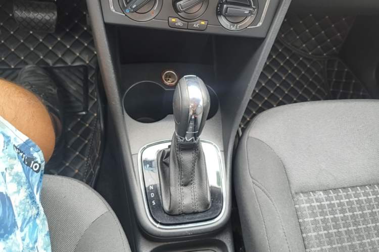 Used Volkswagen Polo 2016 1.6L Automatic Comfort Model Gear Lever