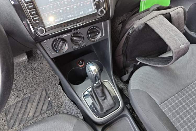 Used Volkswagen Polo 2016 1.6L Automatic Comfort Model Gear Lever