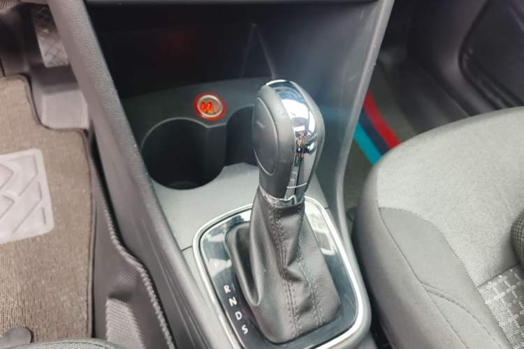 Used Volkswagen Polo 2016 1.6L Automatic Comfort Model Gear Lever