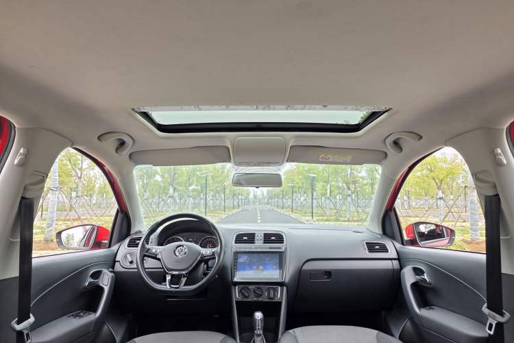 Used Volkswagen Polo 2016 1.6L Automatic Comfort Model Headliner