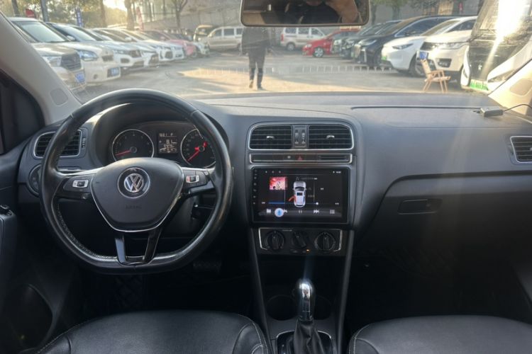 Used Volkswagen Polo 2016 1.6L Automatic Comfort Model Interior 1