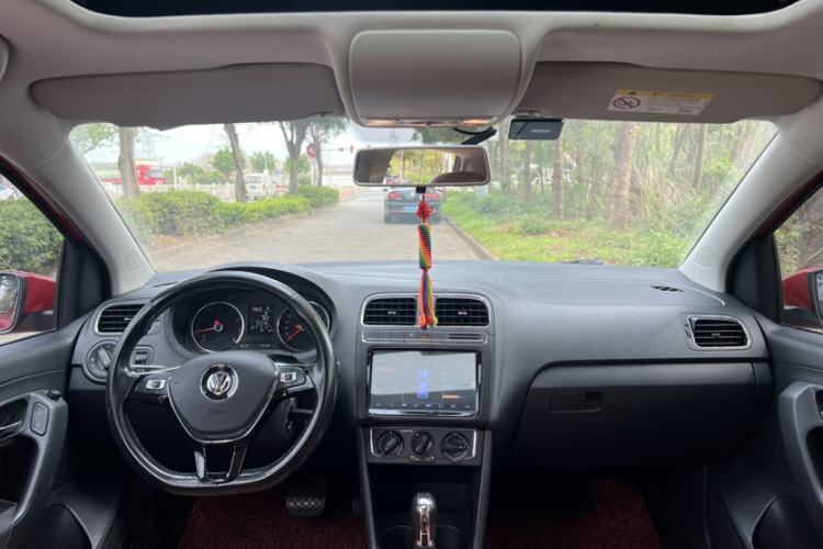 Used Volkswagen Polo 2016 1.6L Automatic Comfort Model Interior 1