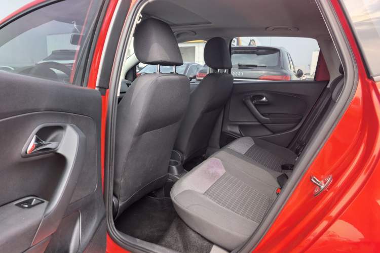 Used Volkswagen Polo 2016 1.6L Automatic Comfort Model Interior 1