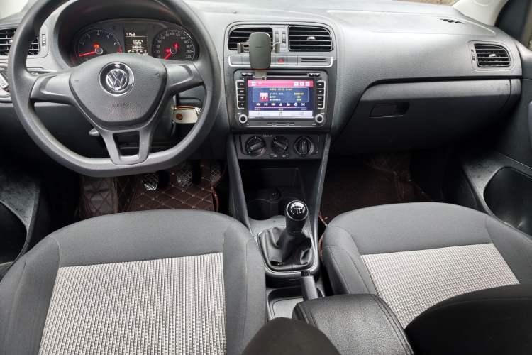 Used Volkswagen Polo 2016 1.4L Manual Fashion Model Interior 1