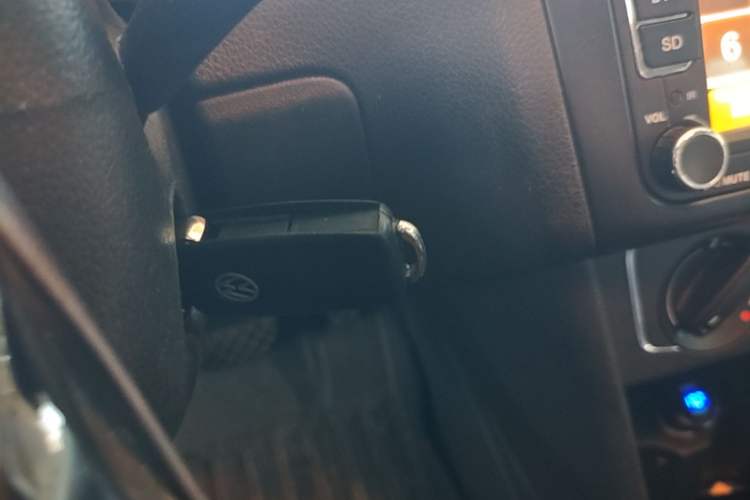 Used Volkswagen Polo 2016 1.6L Automatic Comfort Model Interior 1
