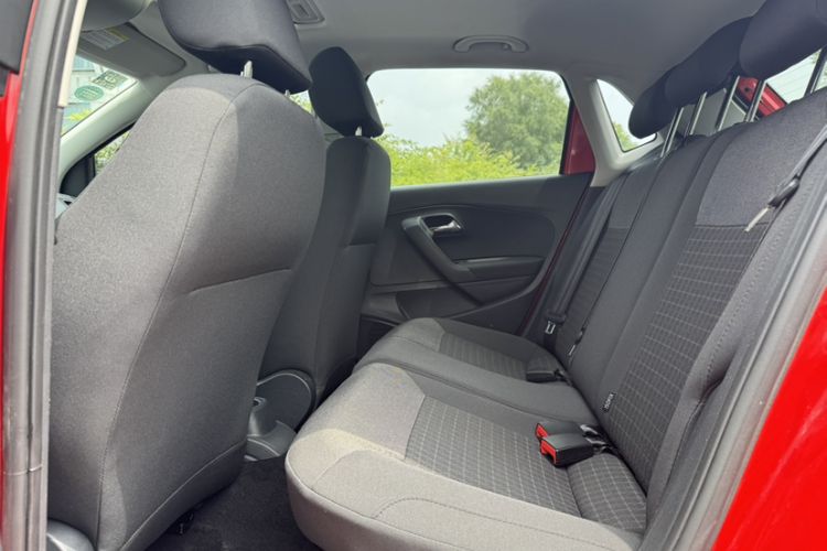 Used Volkswagen Polo 2016 1.6L Automatic Comfort Model Interior 1