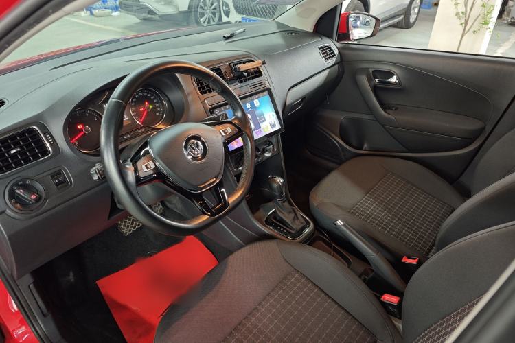 Used Volkswagen Polo 2016 1.6L Automatic Comfort Model Interior 1