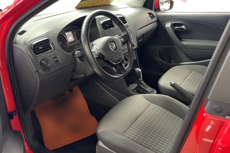 Used Volkswagen Polo 2016 1.6L Automatic Comfort Model Interior 1