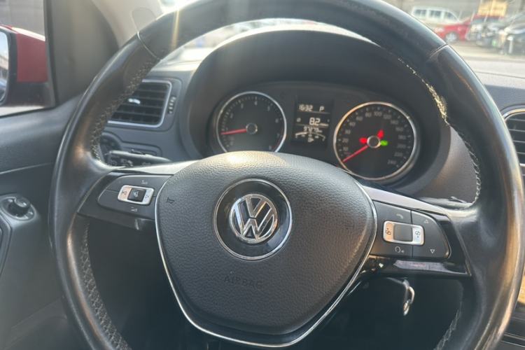 Used Volkswagen Polo 2016 1.6L Automatic Comfort Model Interior 2