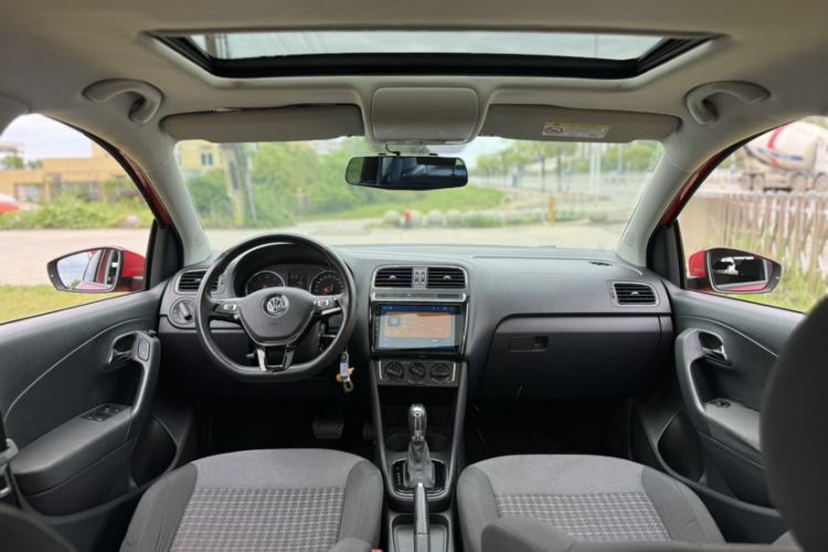 Used Volkswagen Polo 2016 1.6L Automatic Comfort Model Interior 2
