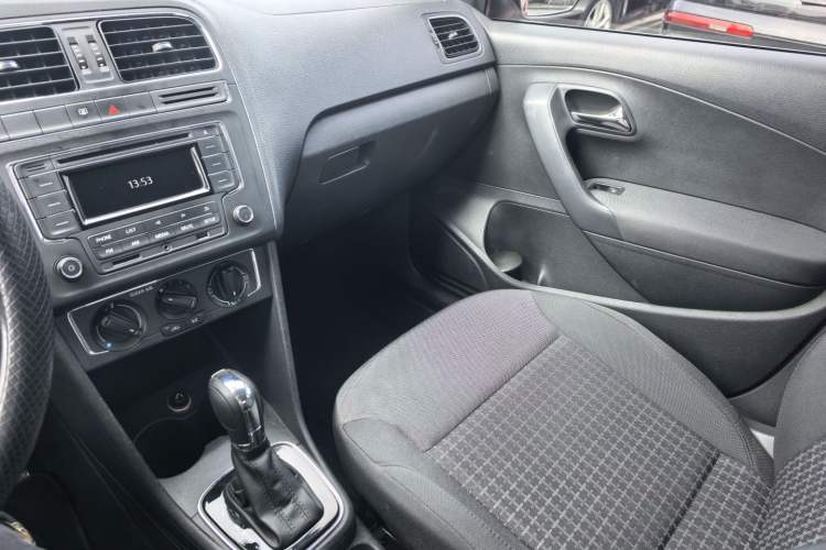 Used Volkswagen Polo 2016 1.6L Automatic Comfort Model Interior 2