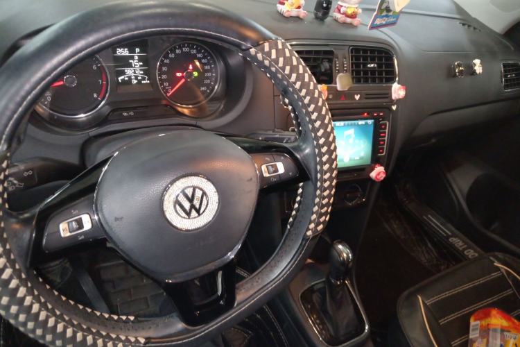 Used Volkswagen Polo 2016 1.6L Automatic Comfort Model Interior 2