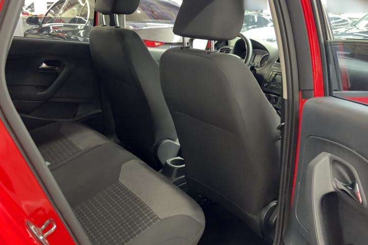 Used Volkswagen Polo 2016 1.6L Automatic Comfort Model Interior 2