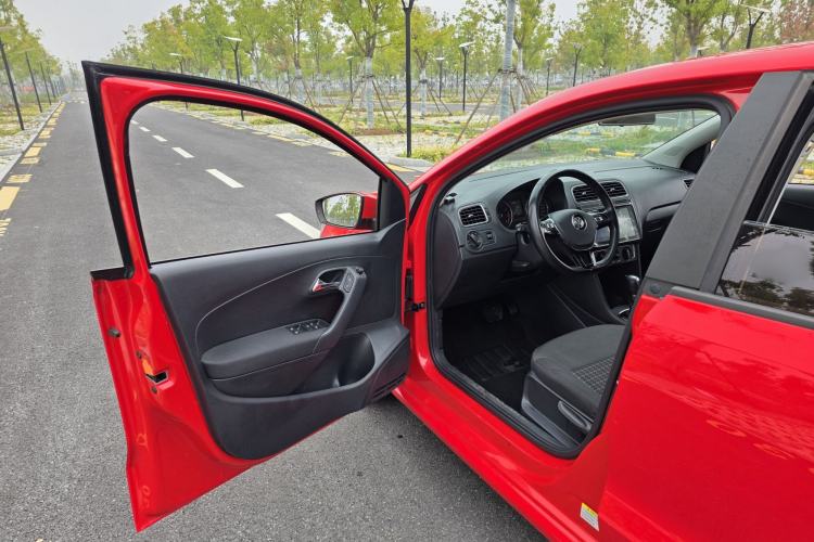 Used Volkswagen Polo 2016 1.6L Automatic Comfort Model Interior 3