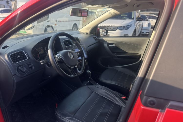 Used Volkswagen Polo 2016 1.6L Automatic Comfort Model Interior 3