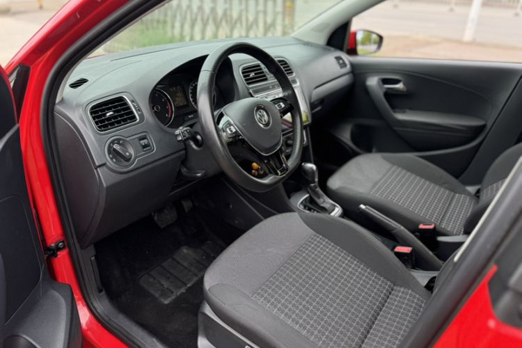 Used Volkswagen Polo 2016 1.6L Automatic Comfort Model Interior 3