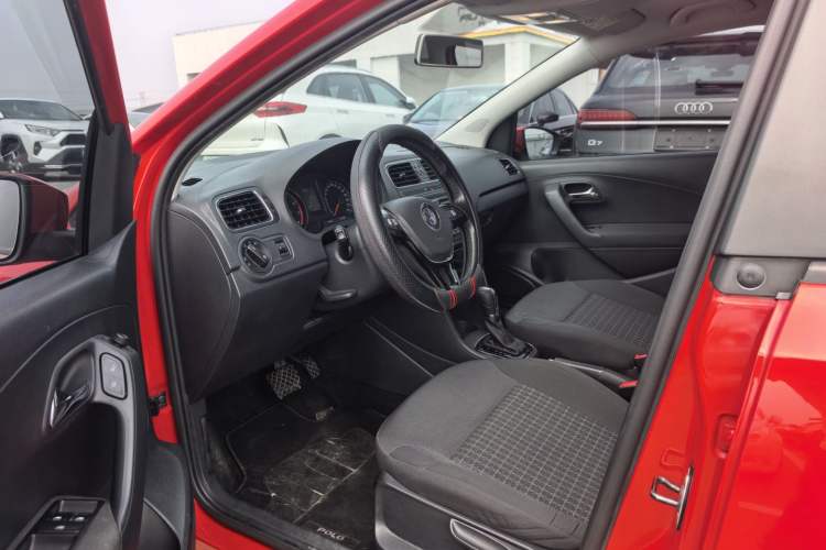 Used Volkswagen Polo 2016 1.6L Automatic Comfort Model Interior 3