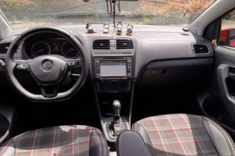 Used Volkswagen Polo 2016 1.6L Automatic Comfort Model Interior 3