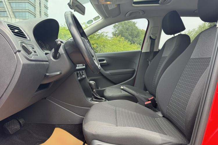 Used Volkswagen Polo 2016 1.6L Automatic Comfort Model Interior 3