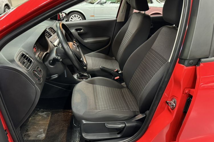 Used Volkswagen Polo 2016 1.6L Automatic Comfort Model Interior 3