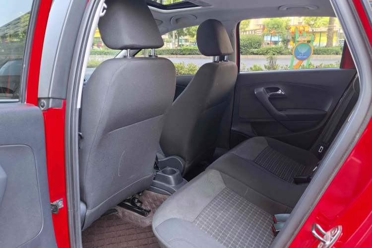 Used Volkswagen Polo 2016 1.6L Automatic Comfort Model Interior 3