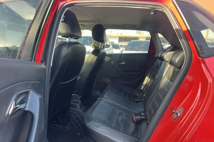 Used Volkswagen Polo 2016 1.6L Automatic Comfort Model Interior 4