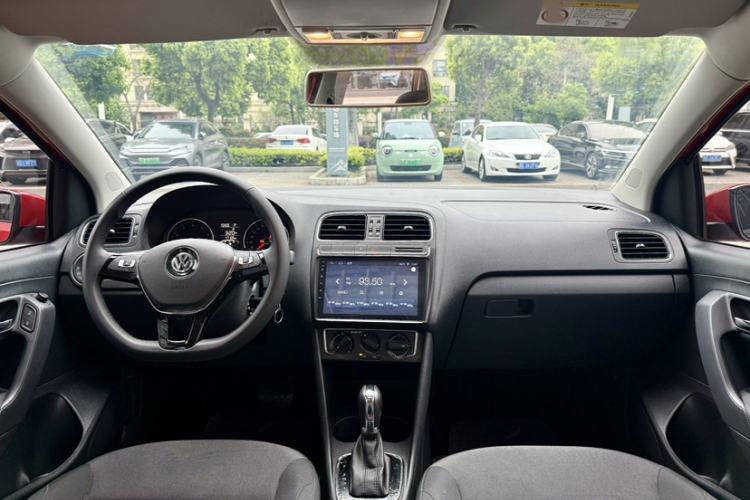 Used Volkswagen Polo 2016 1.6L Automatic Comfort Model Interior 4