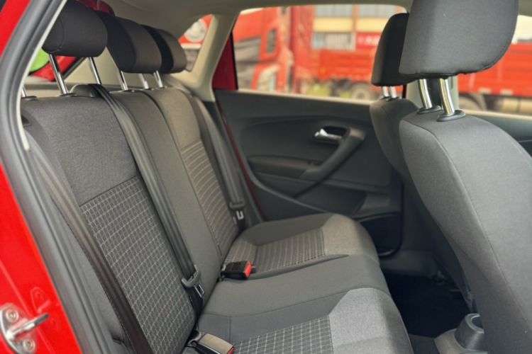 Used Volkswagen Polo 2016 1.6L Automatic Comfort Model Interior 4