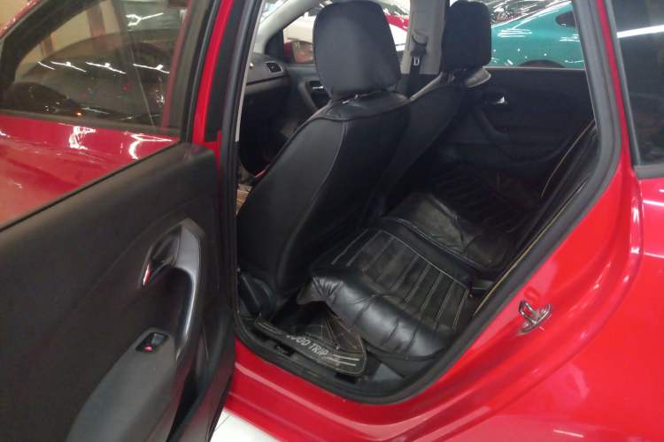 Used Volkswagen Polo 2016 1.6L Automatic Comfort Model Interior 4