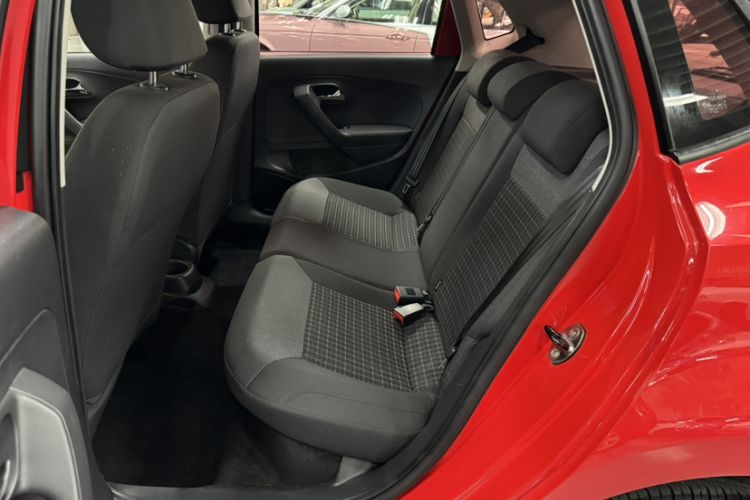 Used Volkswagen Polo 2016 1.6L Automatic Comfort Model Interior 4