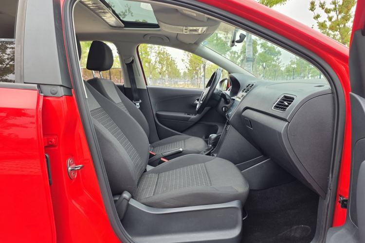 Used Volkswagen Polo 2016 1.6L Automatic Comfort Model Interior 5