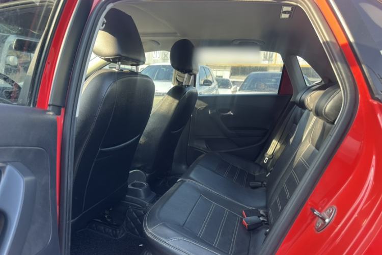 Used Volkswagen Polo 2016 1.6L Automatic Comfort Model Interior 5