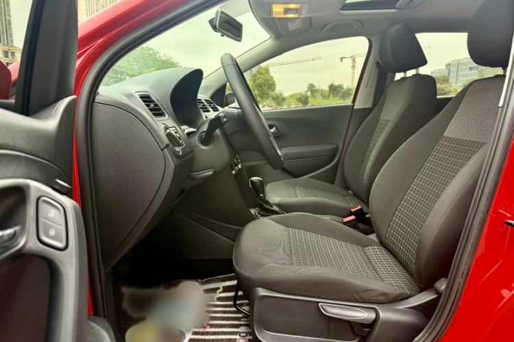 Used Volkswagen Polo 2016 1.6L Automatic Comfort Model Interior 5