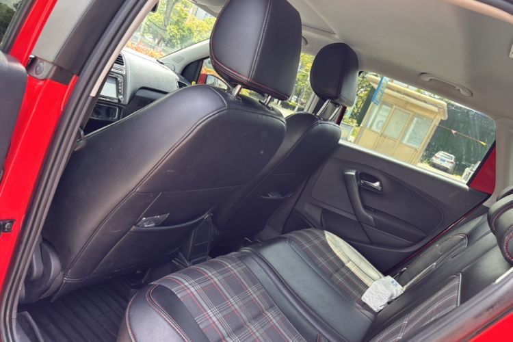 Used Volkswagen Polo 2016 1.6L Automatic Comfort Model Interior 5