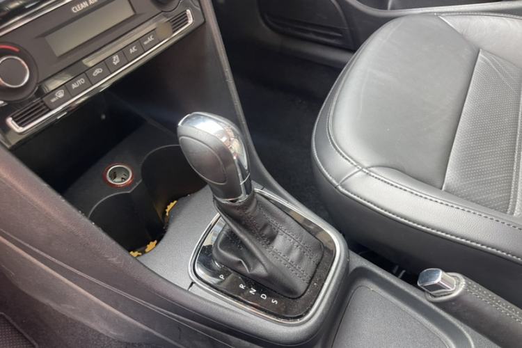Used Volkswagen Polo 2016 1.6L Automatic Luxury Model Interior 5