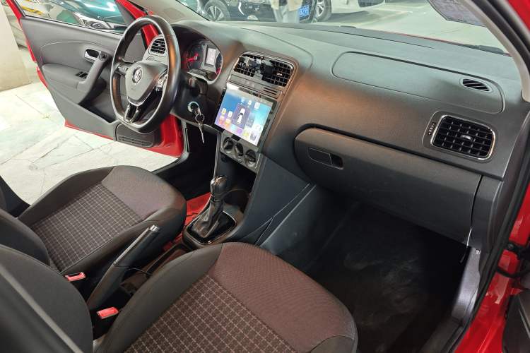 Used Volkswagen Polo 2016 1.6L Automatic Comfort Model Interior 5